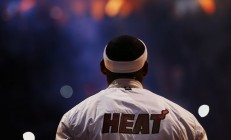 ac米兰体育官网-温网险胜法网，梅德韦杰夫点燃赛场，一场改写历史的草地传奇