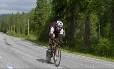 中国米兰体育-东决关键战焦点战，曼城全面压制比利亚雷亚尔