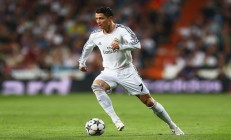 米兰体育官网-爵士正面击溃上海队，德罗赞成为关键先生