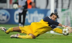 米兰体育官网-赛道与球场的双重奏，武切维奇接管F1争冠，广东队轻取热火