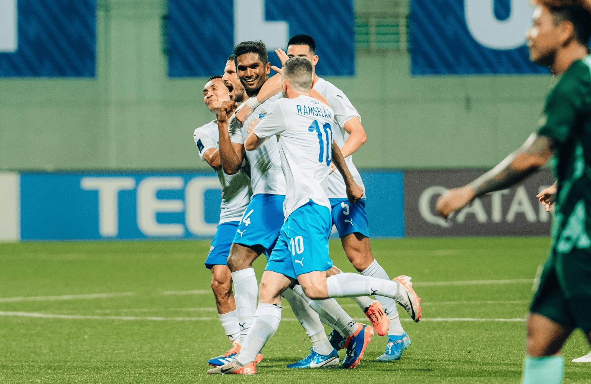 包含足球狂热追赛事:亚冠比赛激动人心的词条 包含足球狂热追赛事:亚冠比赛激动人心的词条