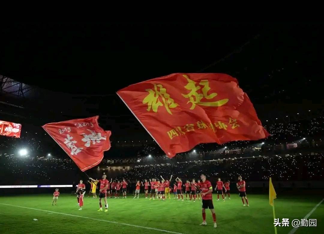 勤奋拼搏！亚冠赛场上演悍然对决