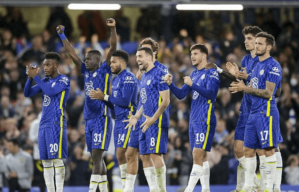 加拿大水球队实力强劲，完胜对手轻松晋级