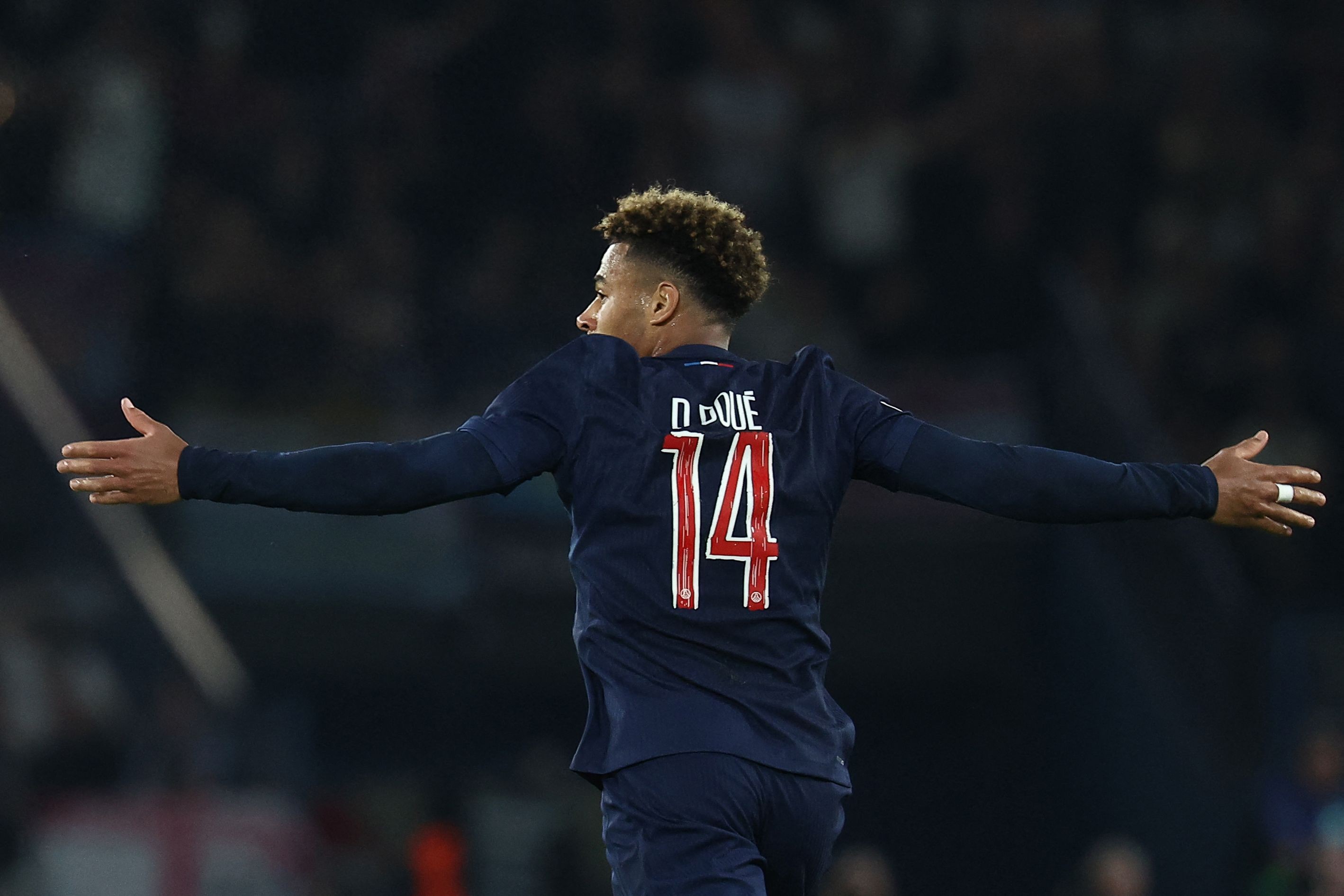 关于巴黎强势晋级，欧冠强名驰骋海的信息