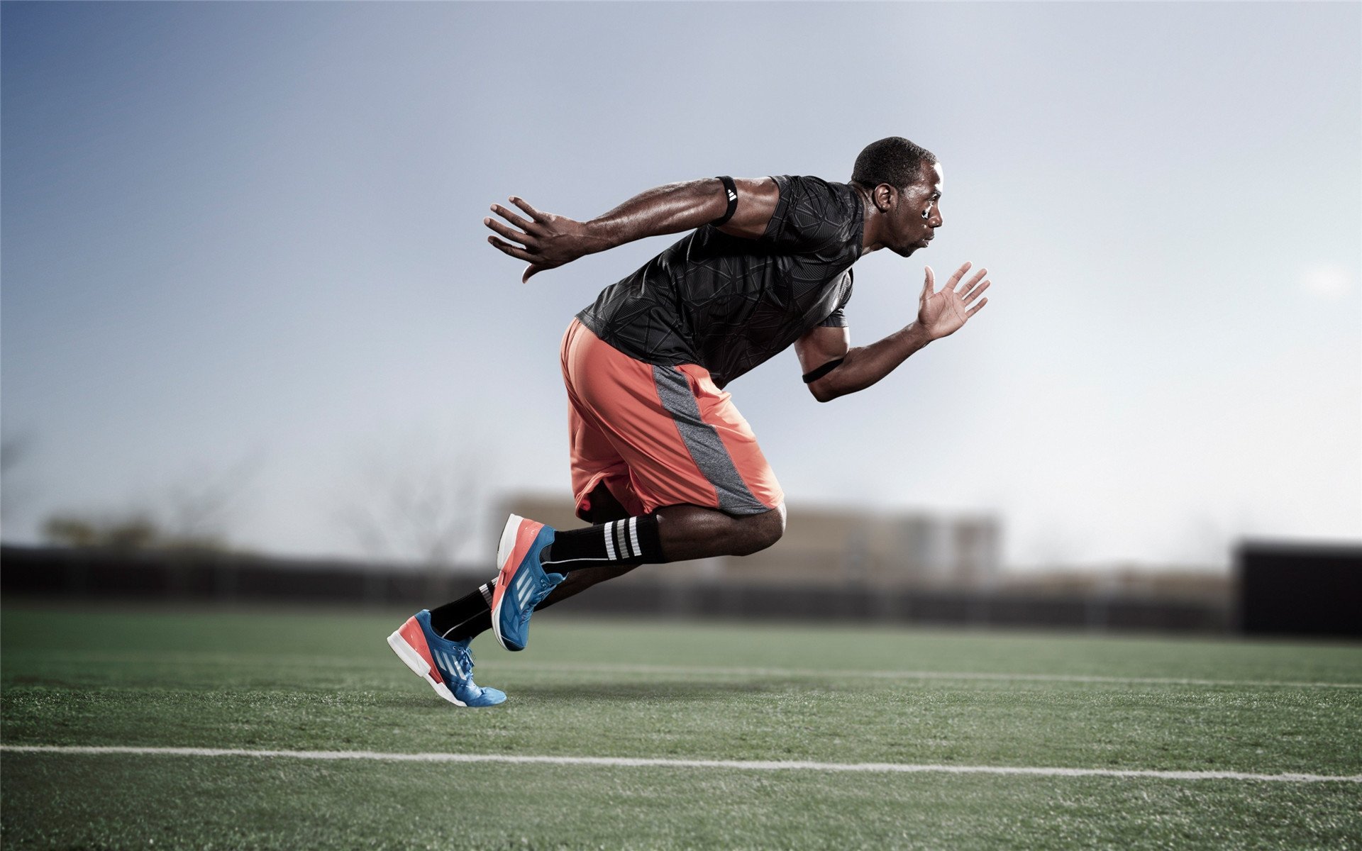 哈斯车队横扫迈凯伦，诺里斯扛起全队，一场颠覆预期的赛道革命